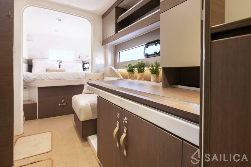 Bali 4.3 MY - Photo #52 Bali 4.3 MY - Yacht Charter Sailica