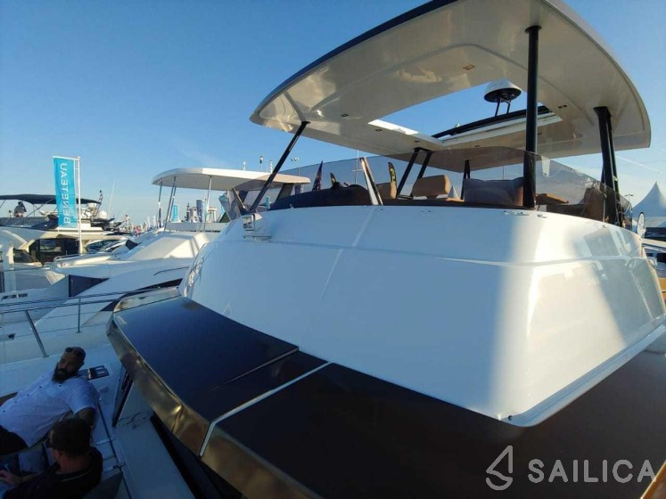 Bali 4.3 MY - Photo #44 Bali 4.3 MY - Yacht Charter Sailica