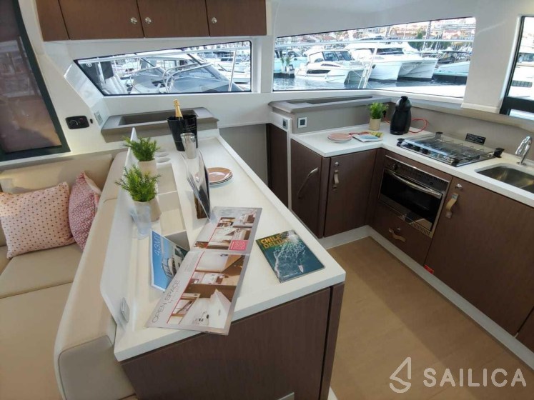 Bali 4.3 MY - Photo #47 Bali 4.3 MY - Yacht Charter Sailica