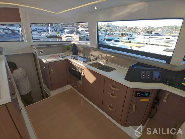 Bali 4.3 MY - Photo #50 Bali 4.3 MY - Yacht Charter Sailica