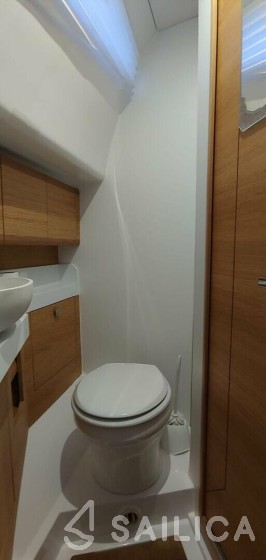 Elan GT5 - Photo #59 Elan GT5 - Yacht Charter Sailica