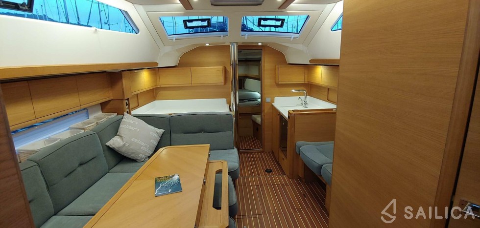 Elan GT5 - Photo #57 Elan GT5 - Yacht Charter Sailica