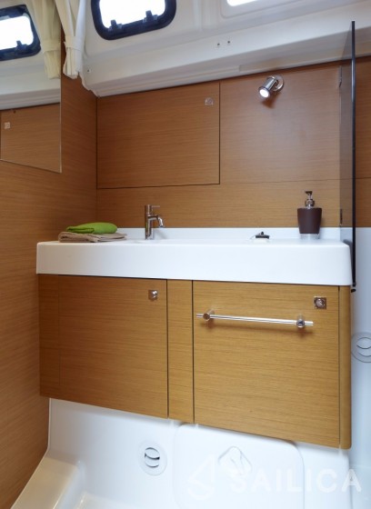 Sun Odyssey 519 - 5 + 1 cab. - Yacht Charter Sailica
