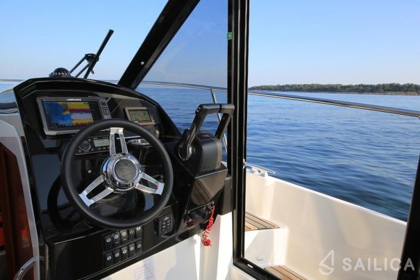 Merry Fisher 895 - Yacht Charter Sailica