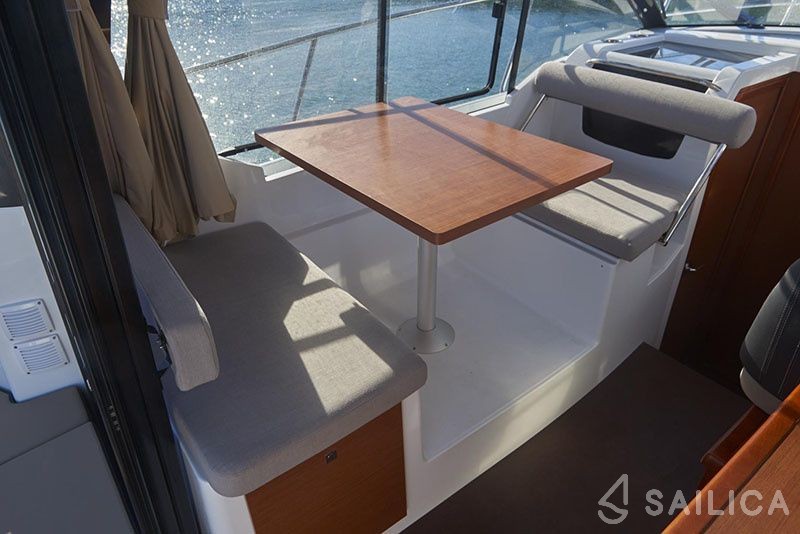 Merry Fisher 895 - Yacht Charter Sailica