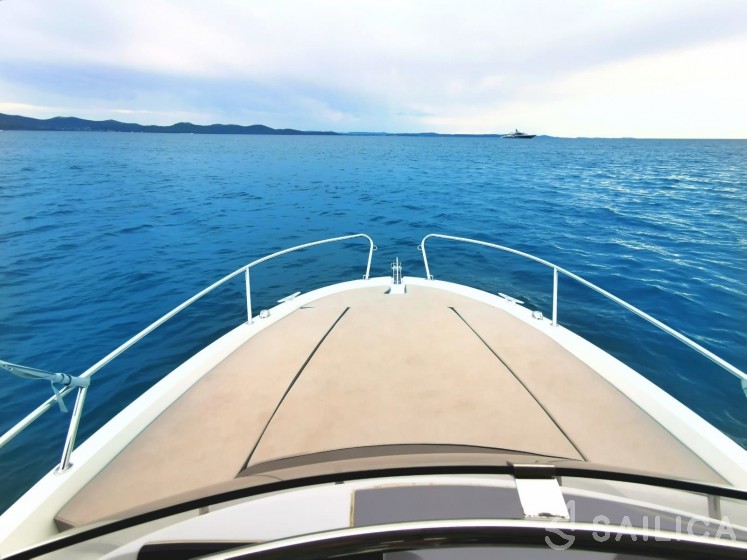 Cap Camarat 650 - Yacht Charter Sailica