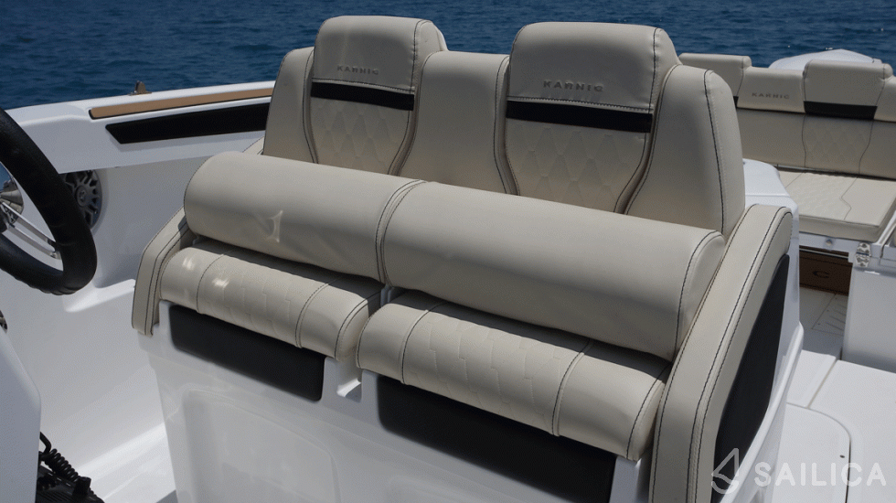 Karnic 7.8 Sundeck - Yacht Charter Sailica