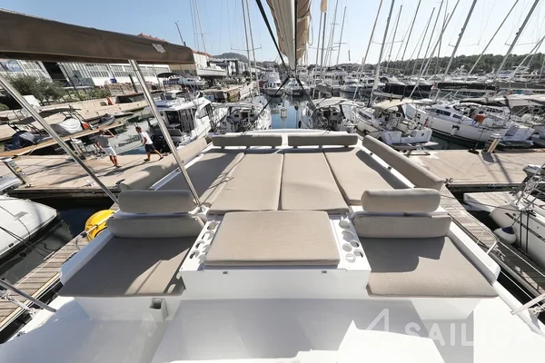 Bali Catspace - Yacht Charter Sailica