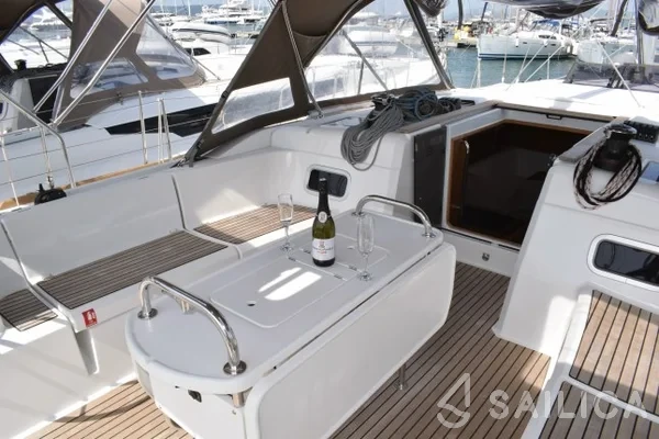Sun Odyssey 519 - Yacht Charter Sailica