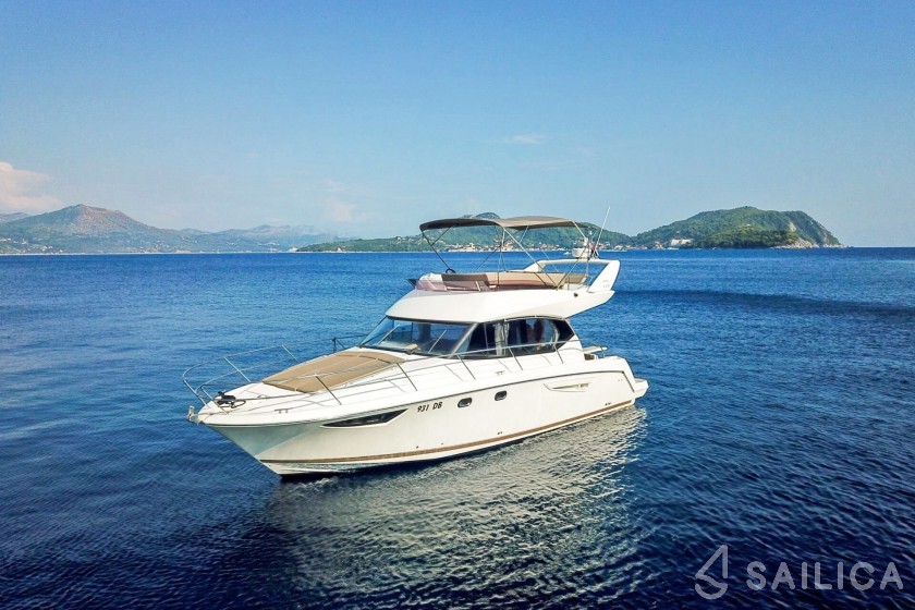 Prestige 400 Fly - Yacht Charter Sailica