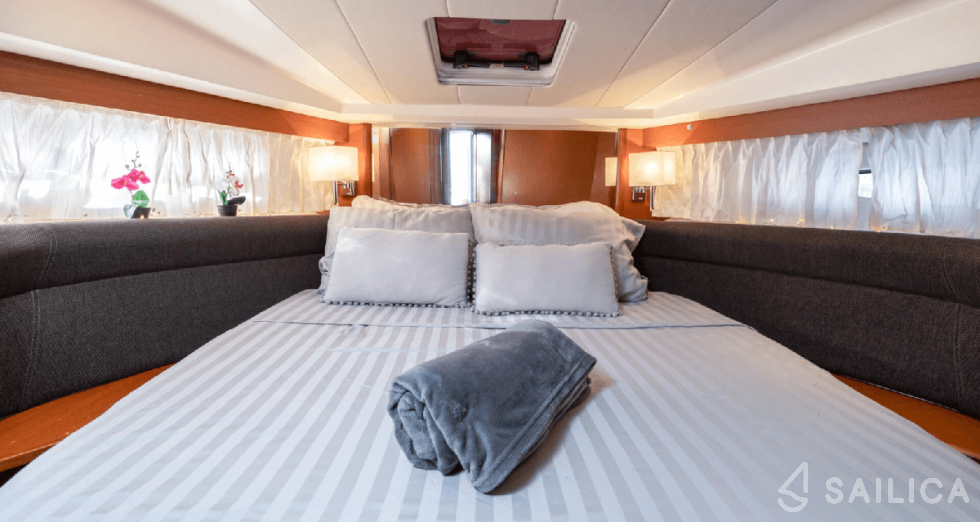Prestige 400 Fly - Yacht Charter Sailica