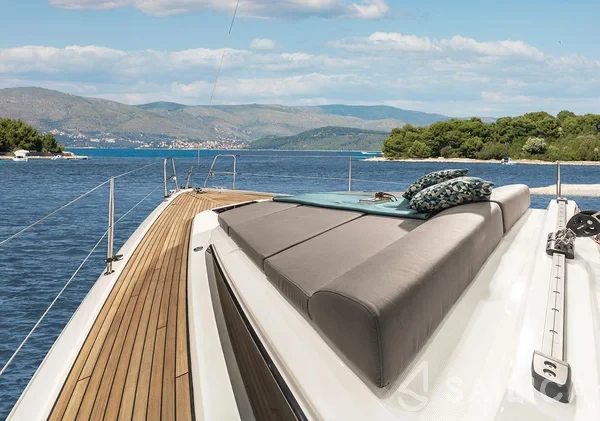 Bavaria C42 - Yacht Charter Sailica