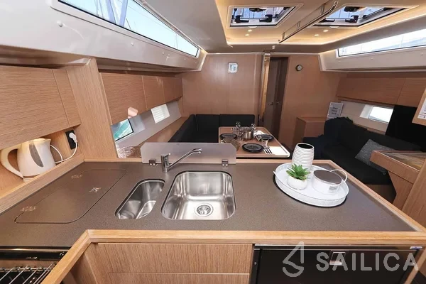Bavaria C45 Holiday - Yacht Charter Sailica