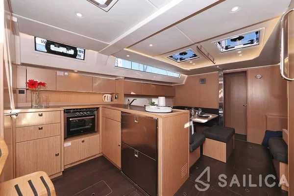 Bavaria C45 Holiday - Yacht Charter Sailica