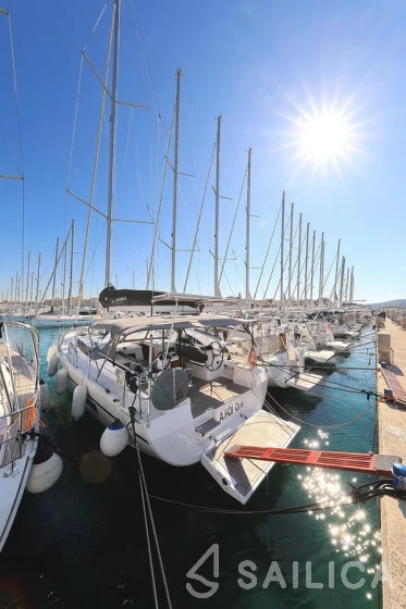 Bavaria C45 Holiday - Yacht Charter Sailica
