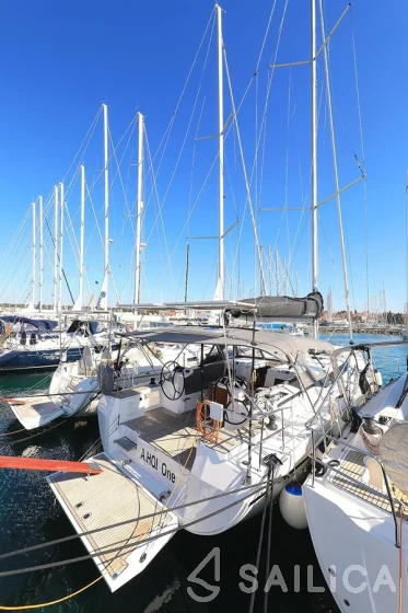 Bavaria C45 Holiday - Yacht Charter Sailica