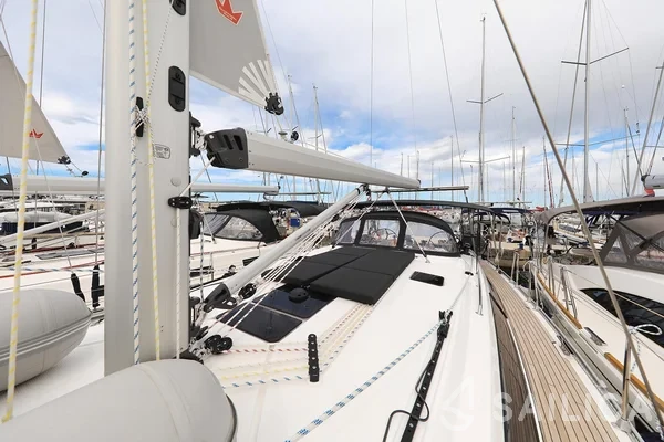 Bavaria 46 Cruiser - Yacht Charter Sailica