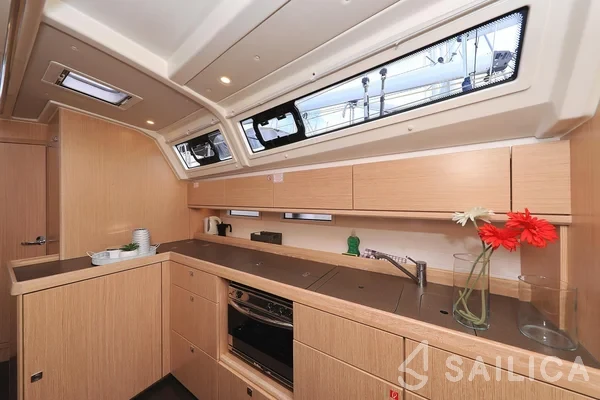 Bavaria 46 Cruiser - Yacht Charter Sailica