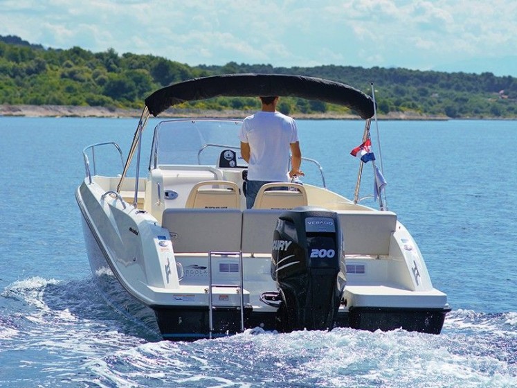 Quicksilver 675 Active Open  - Yacht Charter Sailica