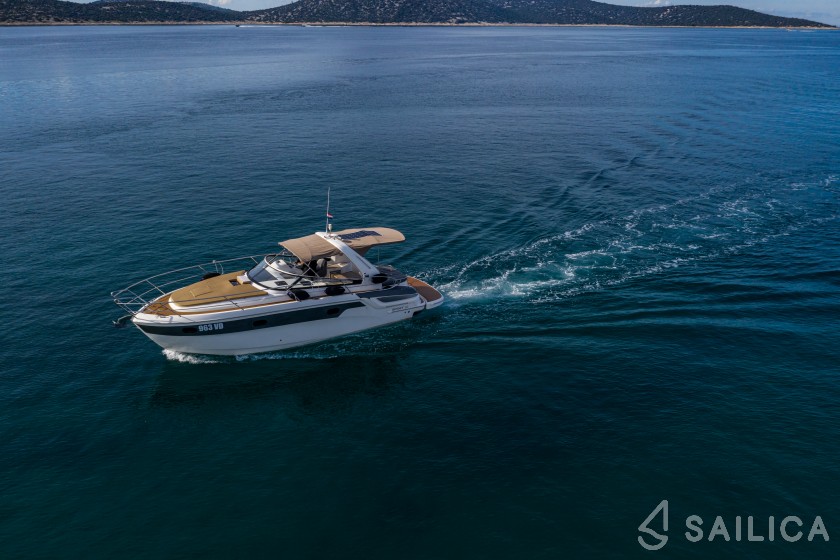 Bavaria 32 Sport - Yacht Charter Sailica