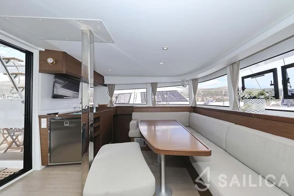 Lagoon 42 - Yacht Charter Sailica