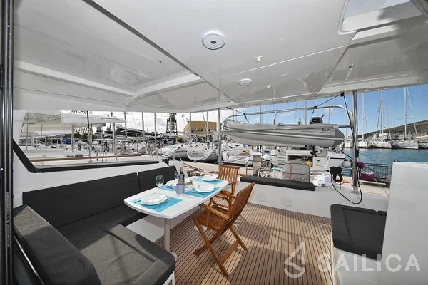 Lagoon 42 - Yacht Charter Sailica