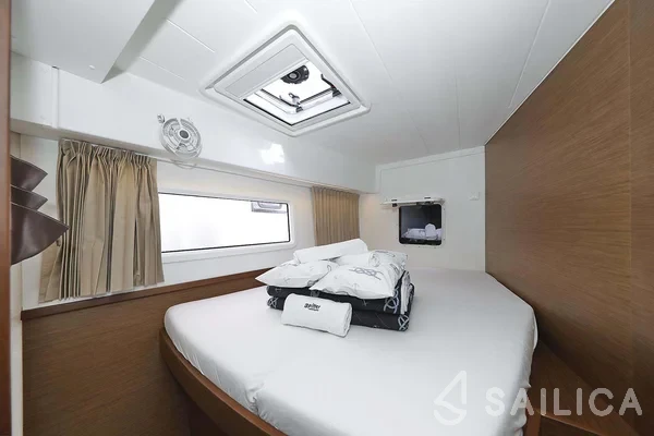Lagoon 42 - Yacht Charter Sailica