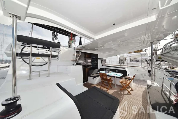 Lagoon 42 - Yacht Charter Sailica