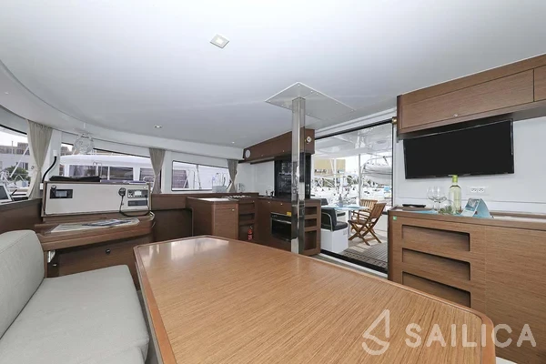 Lagoon 42 - Yacht Charter Sailica