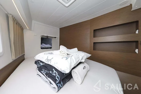Lagoon 42 - Yacht Charter Sailica