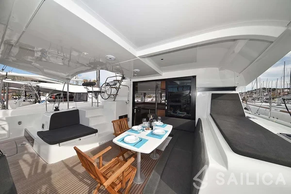 Lagoon 42 - Yacht Charter Sailica