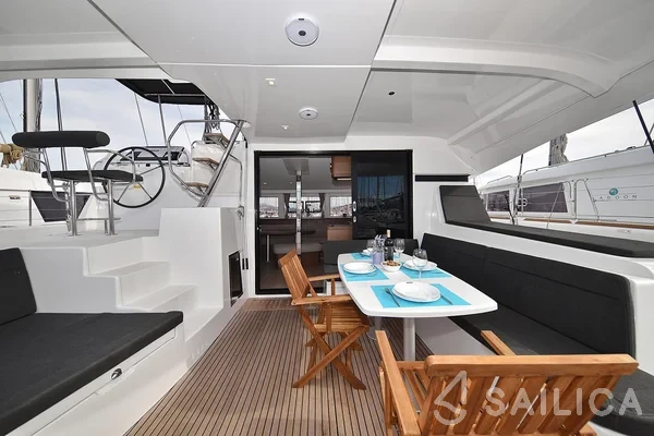 Lagoon 42 - Yacht Charter Sailica