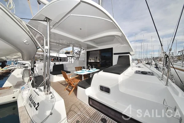 Lagoon 42 - Yacht Charter Sailica