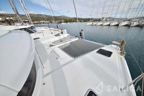 Lagoon 42 - Yacht Charter Sailica