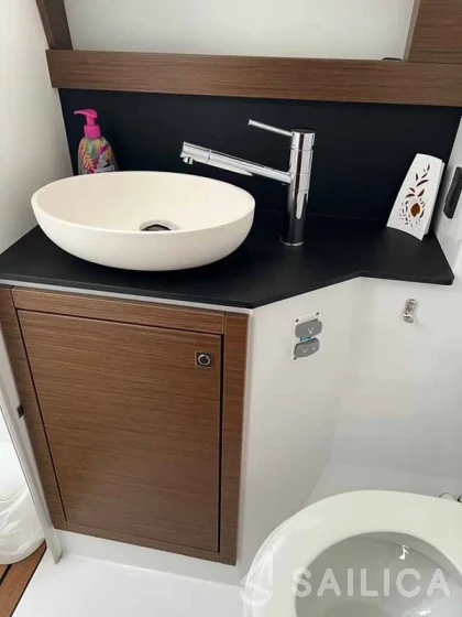 Lagoon 42 - Yacht Charter Sailica