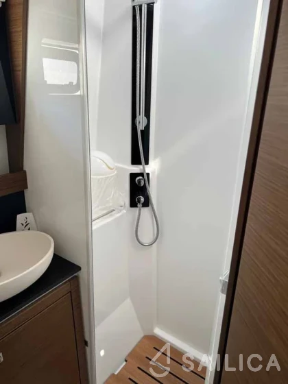 Lagoon 42 - Yacht Charter Sailica