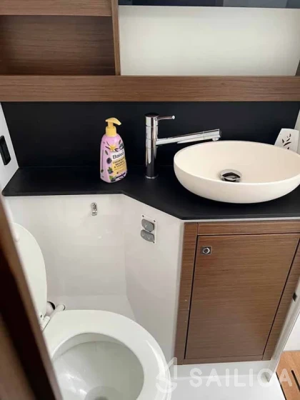 Lagoon 42 - Yacht Charter Sailica