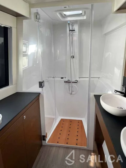 Lagoon 42 - Yacht Charter Sailica