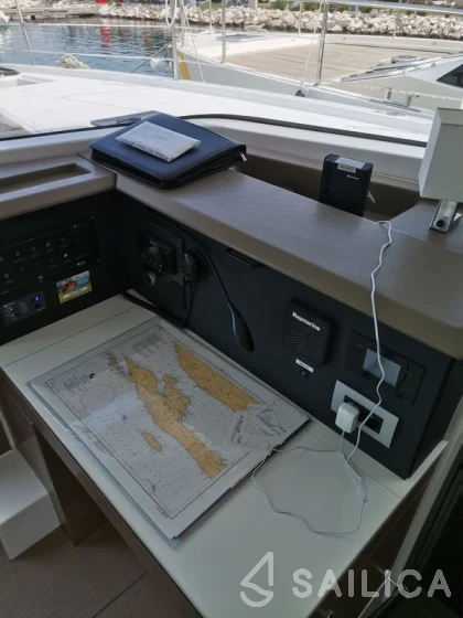 Bali 4.2 - Yacht Charter Sailica