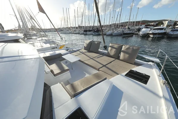 Bali 4.2 - Yacht Charter Sailica