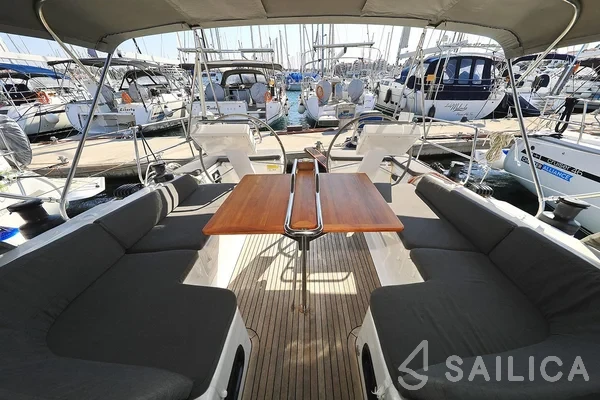 Hanse 455 - Yacht Charter Sailica