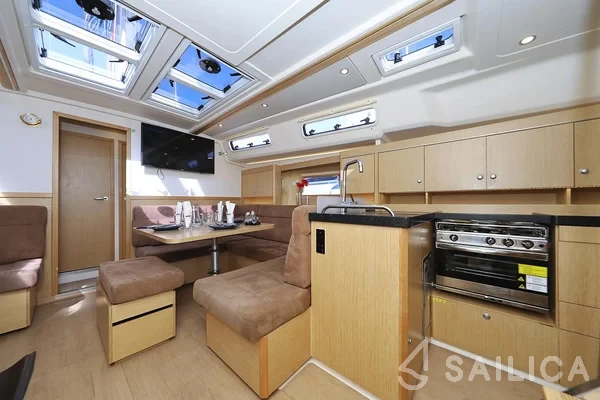Hanse 455 - Yacht Charter Sailica