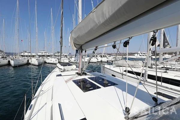 Hanse 455 - Yacht Charter Sailica