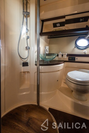 Azimut 43 - Yacht Charter Sailica