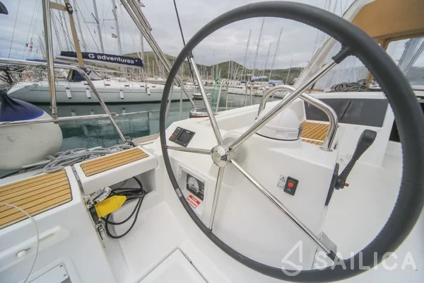 Oceanis 48 - Yacht Charter Sailica