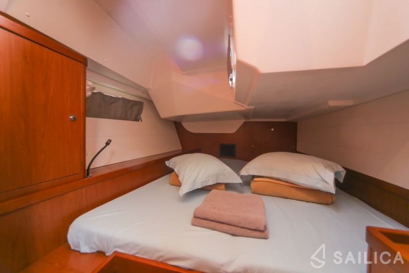 Oceanis 48 - Yacht Charter Sailica