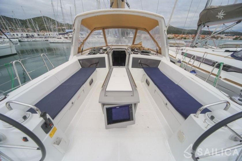 Oceanis 48 - Yacht Charter Sailica