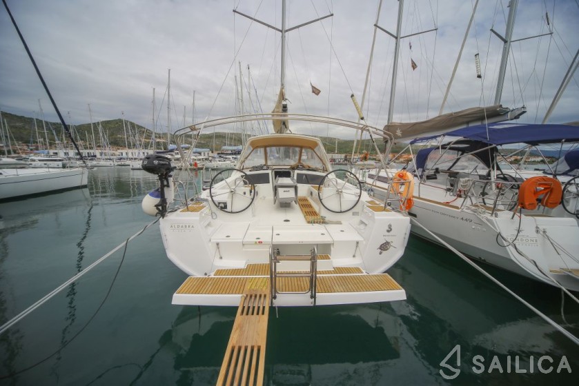 Oceanis 48 - Yacht Charter Sailica