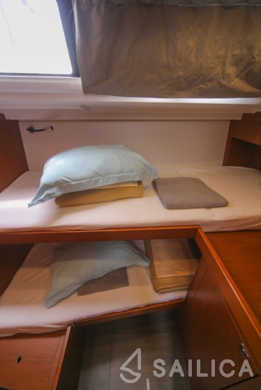 Oceanis 48 - Yacht Charter Sailica