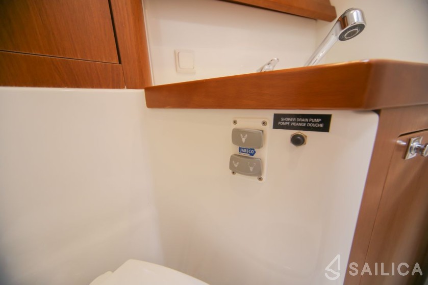 Oceanis 48 - Yacht Charter Sailica